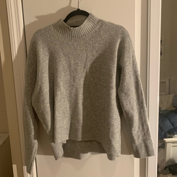 Plush gray Uniqlo sweater - Picture 2 of 4